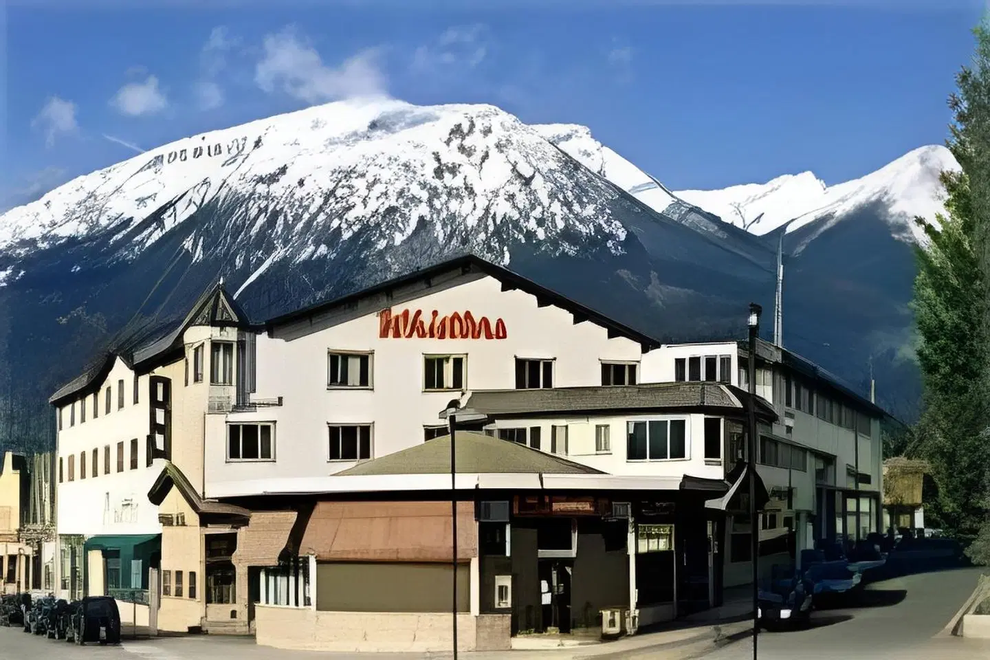 Whistler's Inn EXTERIOR