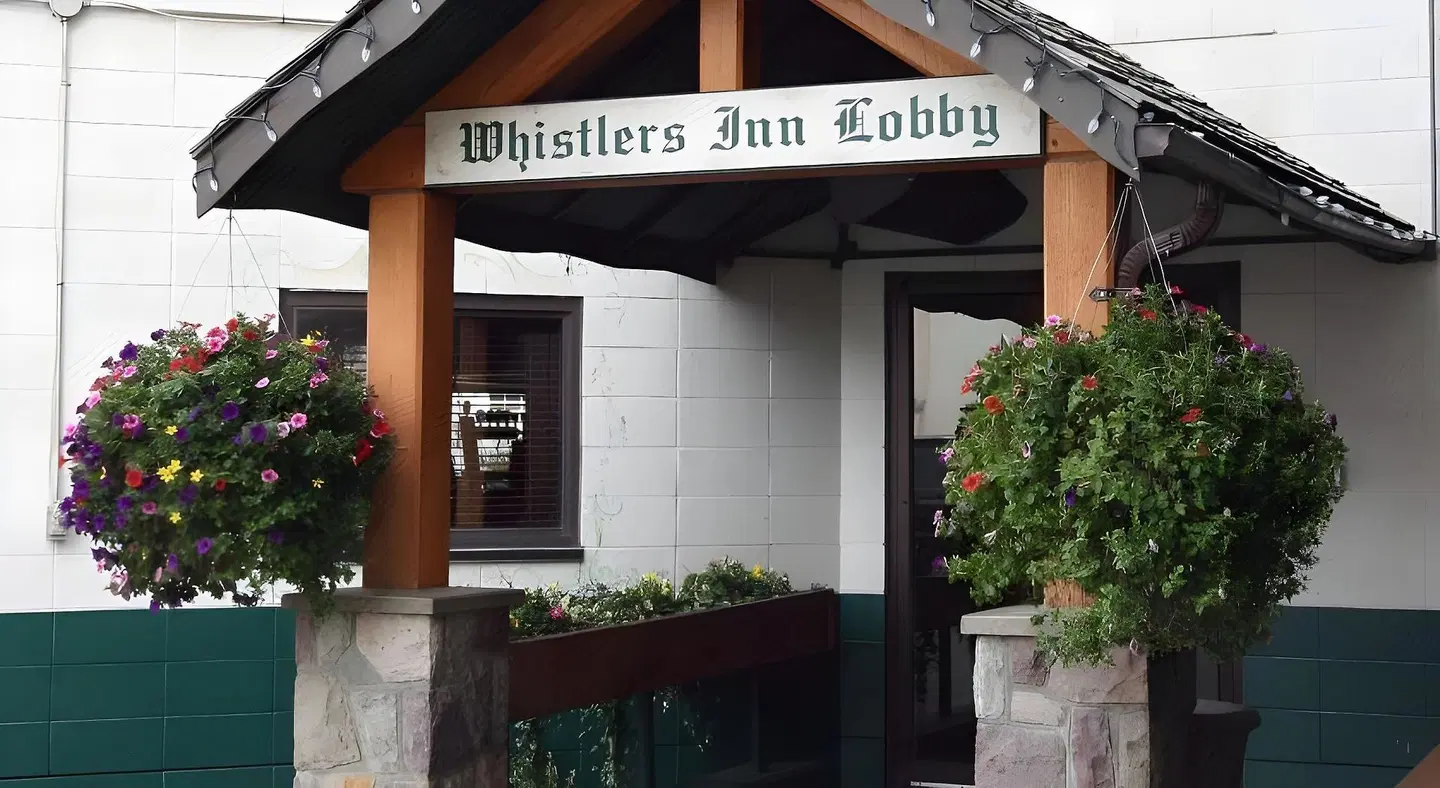Whistler's Inn EXTERIOR