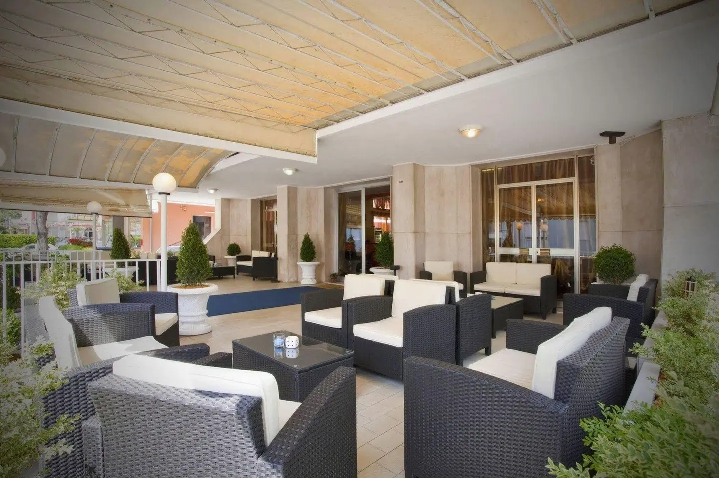Bettina LOUNGE_LOBBY