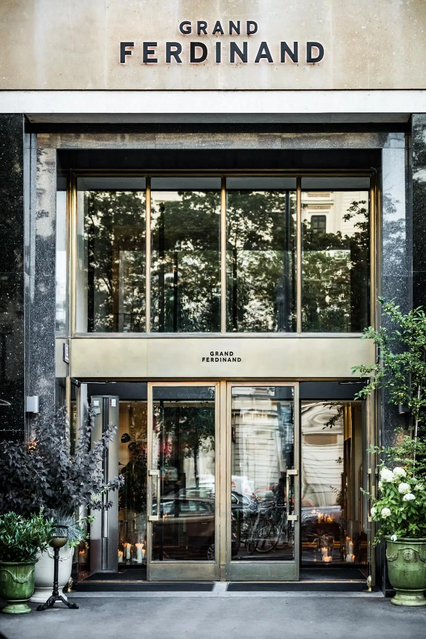 Grand Ferdinand EXTERIOR