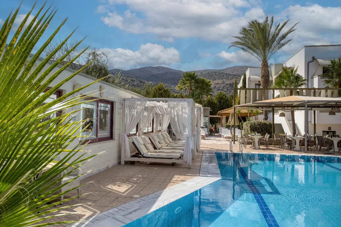 Bella Elena OUTDOOR_POOL