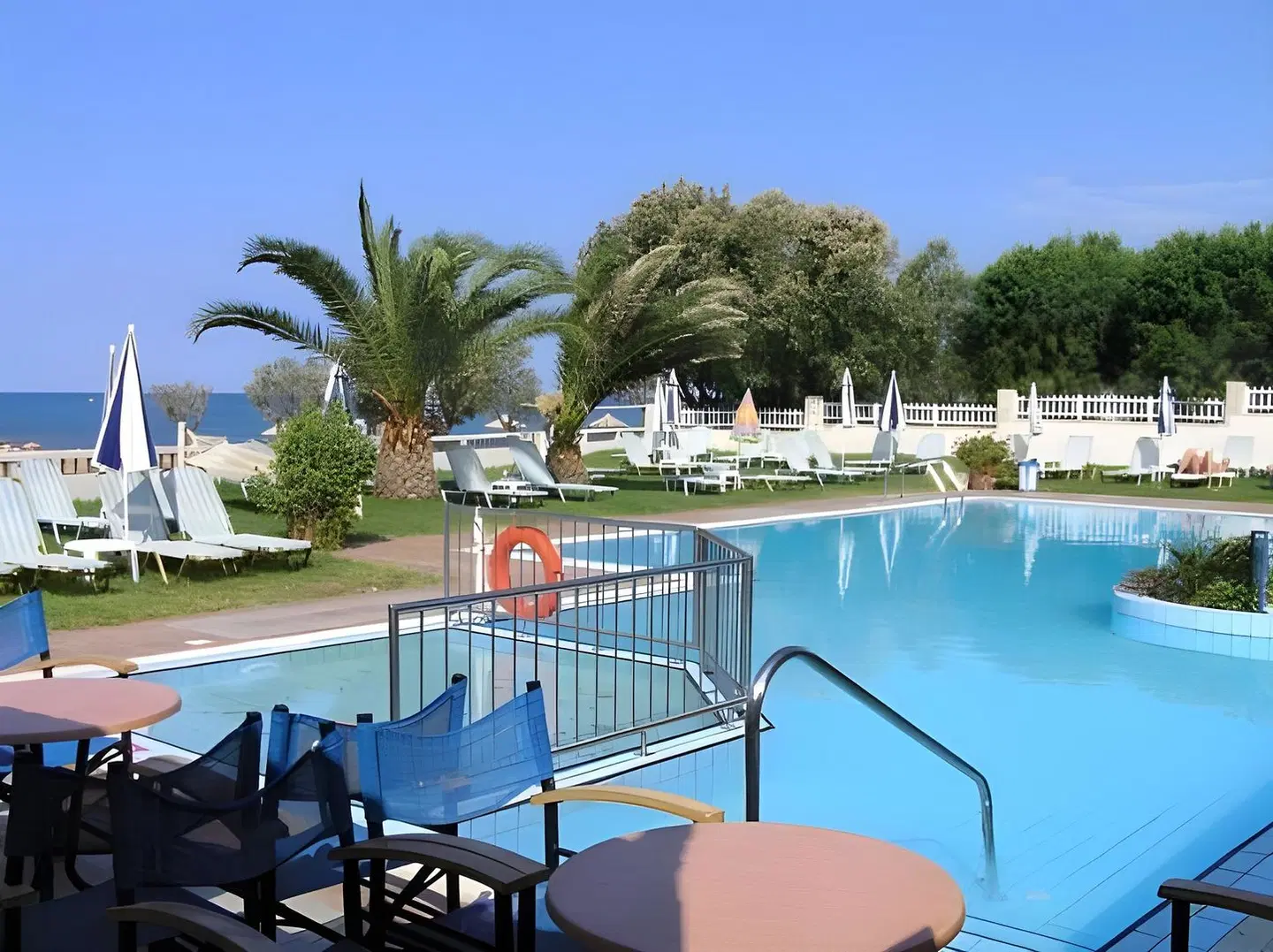 Silver Sun Studios & Apartments OUTDOOR_POOL