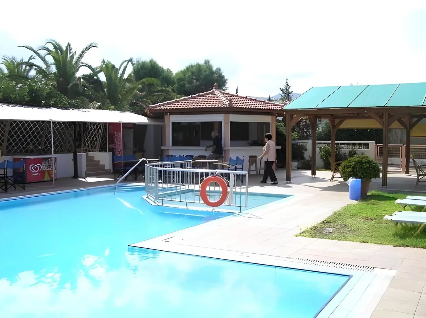 Silver Sun Studios & Apartments OUTDOOR_POOL