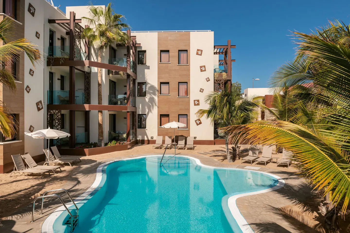 Alhambra Boutique Apartments OUTDOOR_POOL