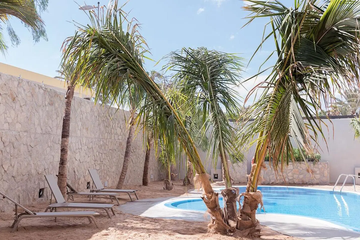Alhambra Boutique Apartments OUTDOOR_POOL