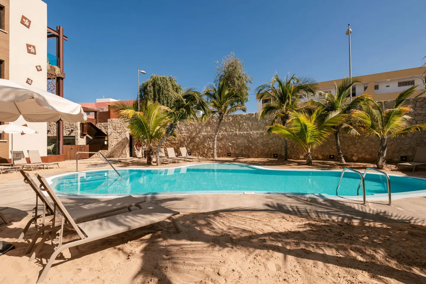 Alhambra Boutique Apartments OUTDOOR_POOL