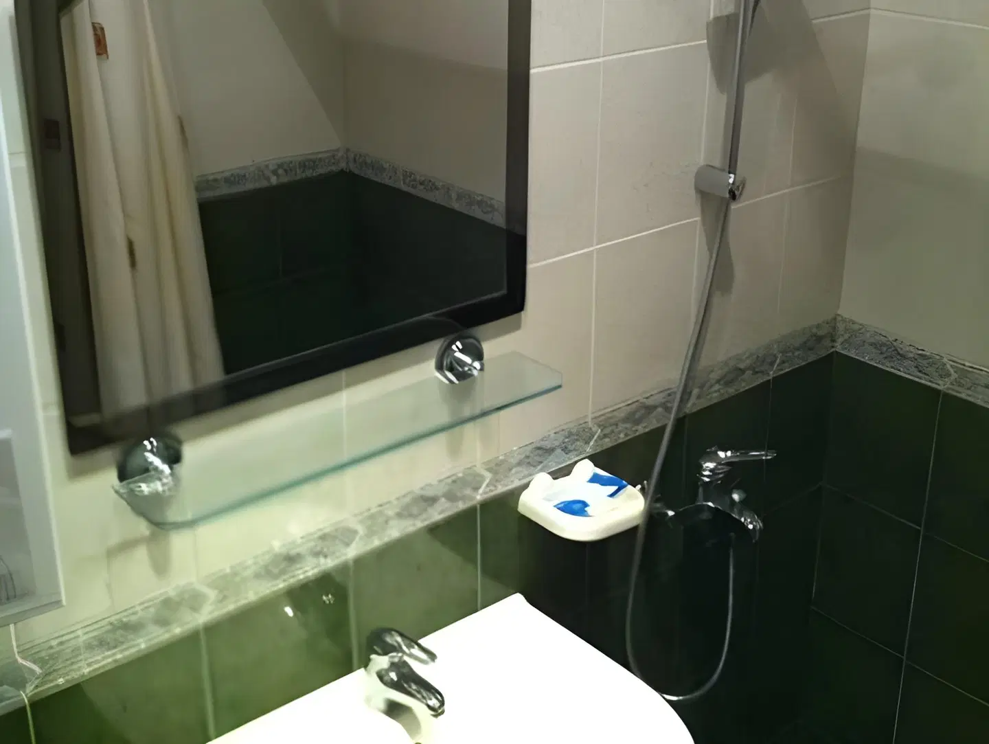 Zefir Hotel Badezimmer