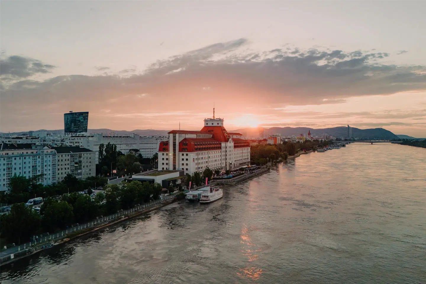 Hilton Vienna Waterfront LANDSCAPE
