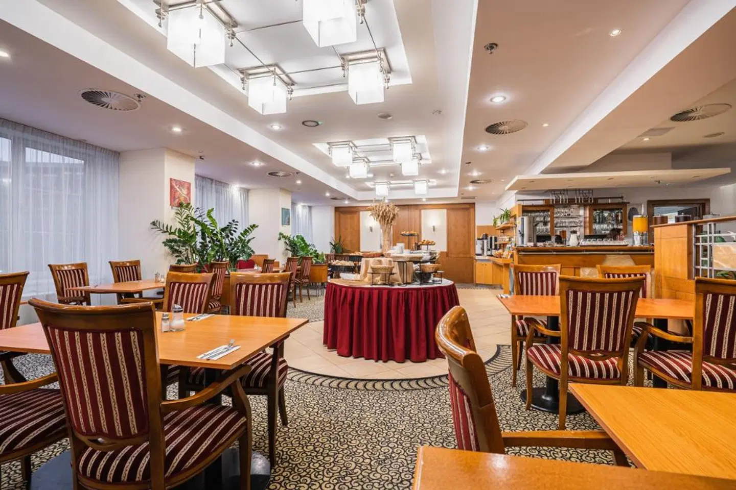 Ramada Prague City Centre Bar