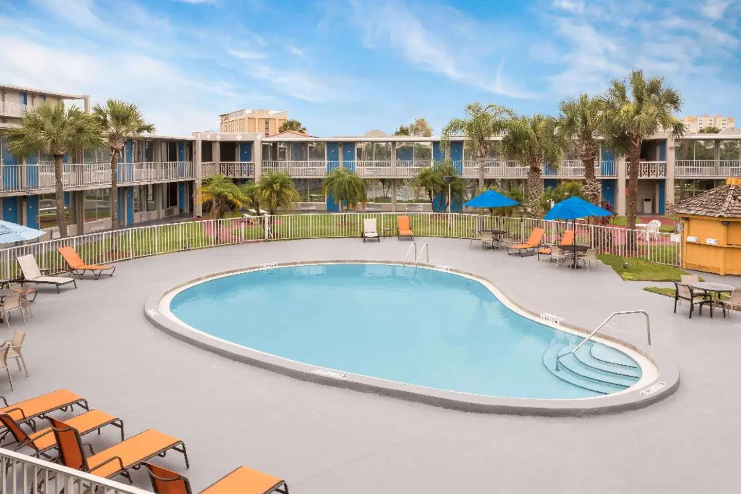 Howard Johnson by Wyndham Orlando/International Drive OUTDOOR_POOL