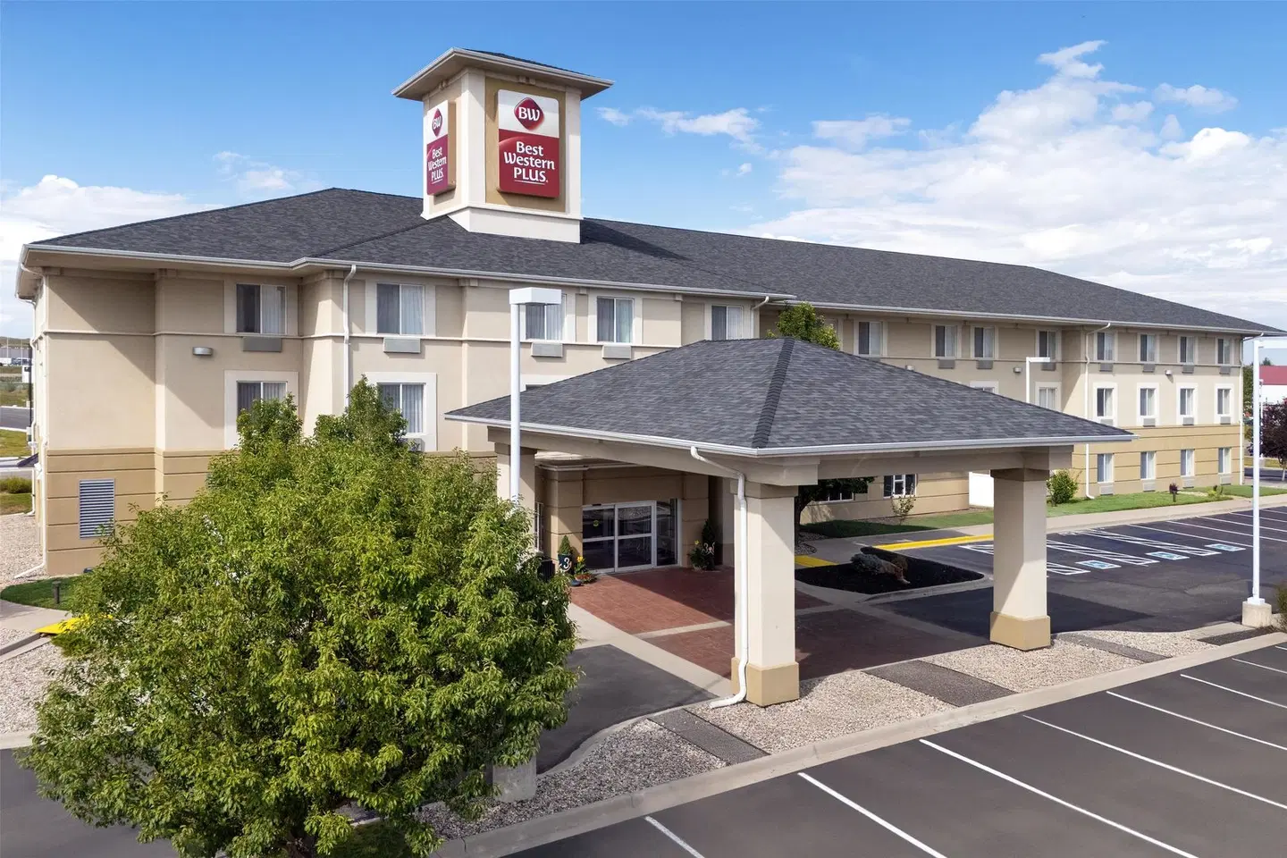 Best Western Plus Frontier Inn EXTERIOR
