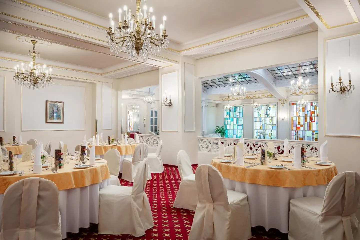 Ambassador Zlata Husa Restaurant