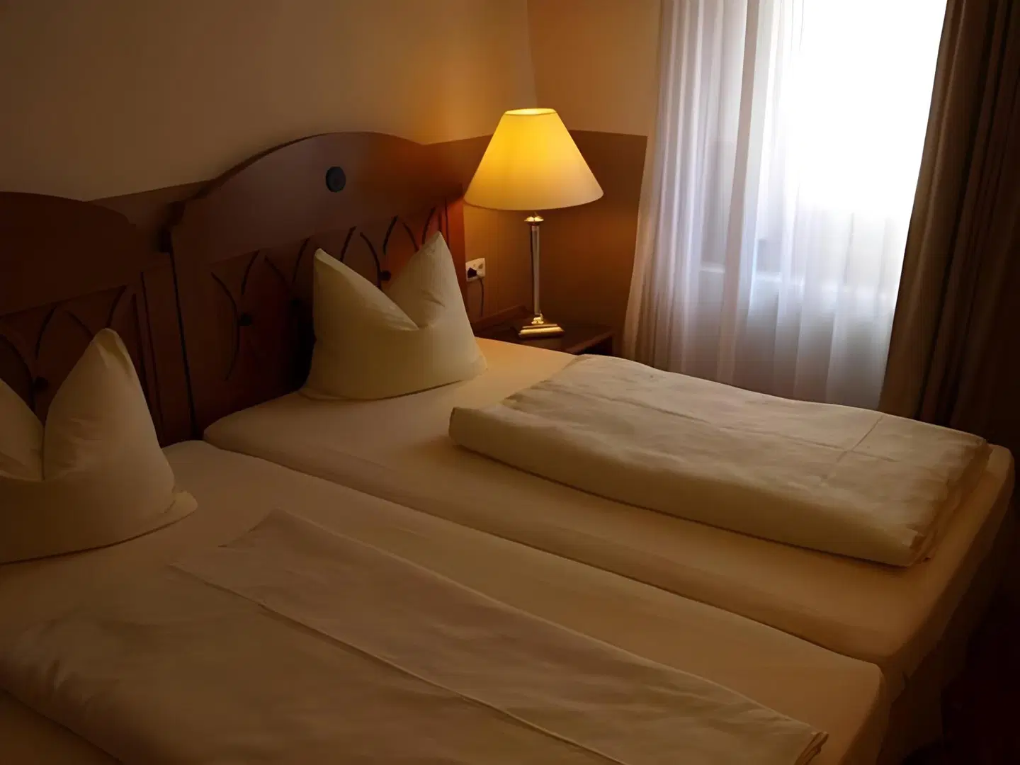 Andres ROOM_EXAMPLE