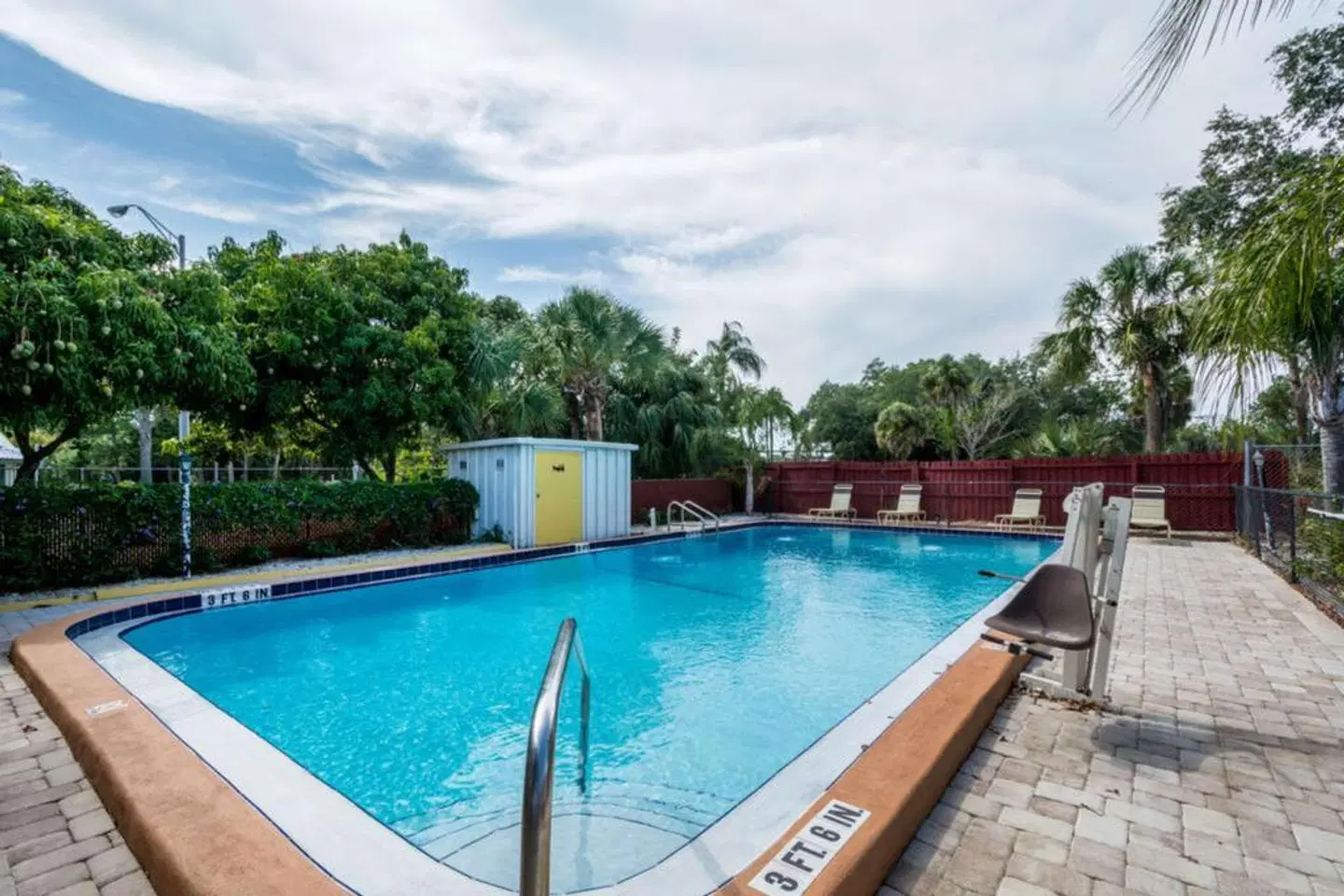SureStay Hotel by Best Western Sarasota North OUTDOOR_POOL