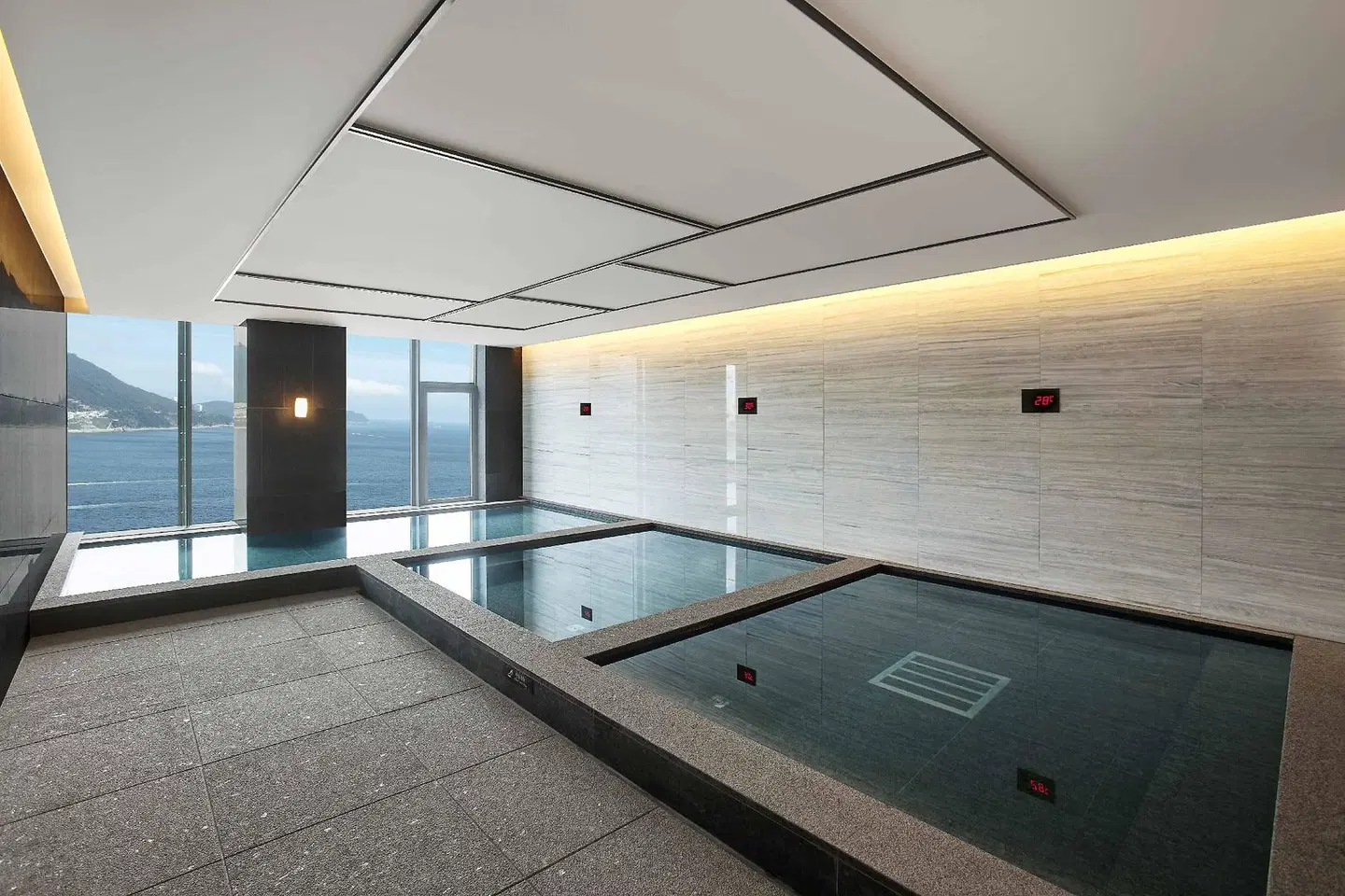Wyndham Grand Busan Hallenbad
