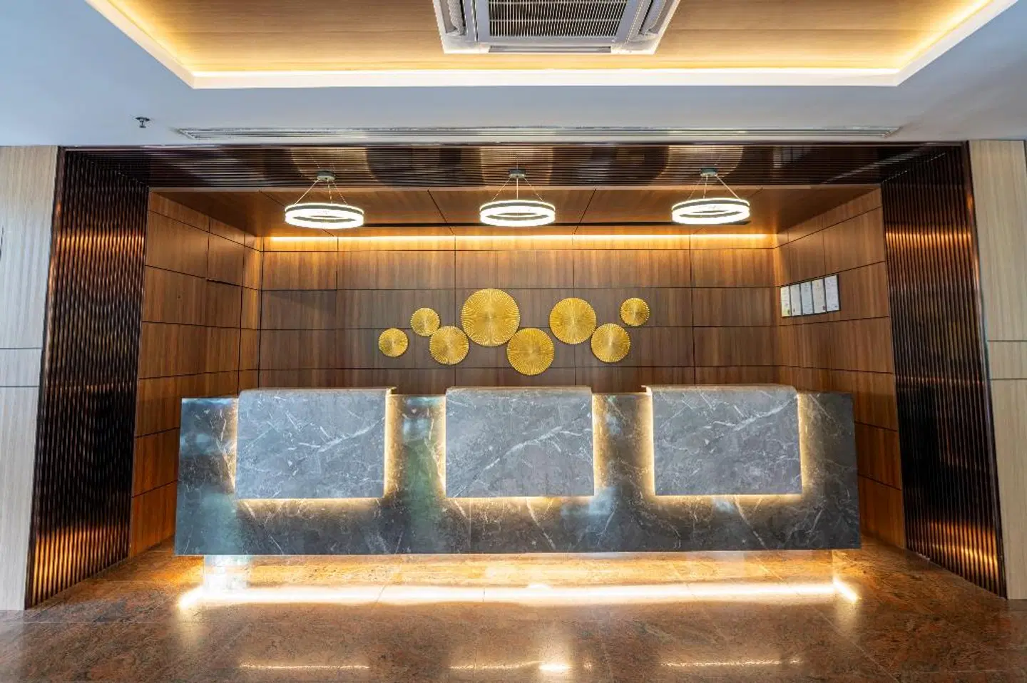 Howard Johnson by Wyndham Kota Kinabalu City Centre Hallenbad