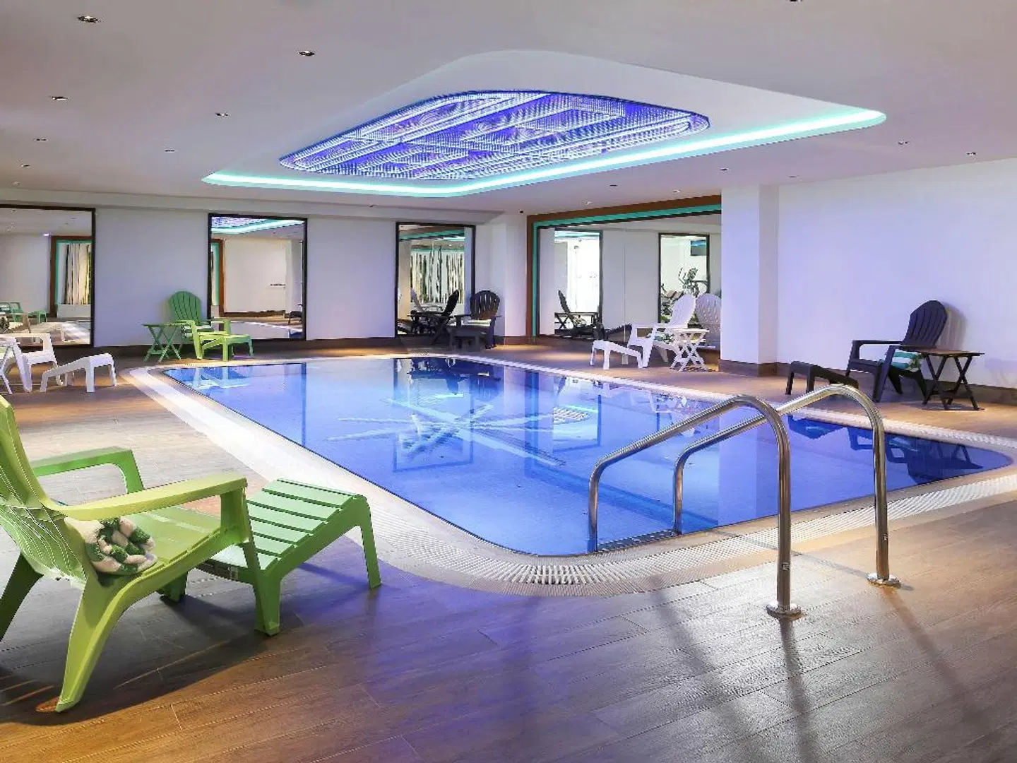 ibis Styles Dubai Jumeira Hallenbad