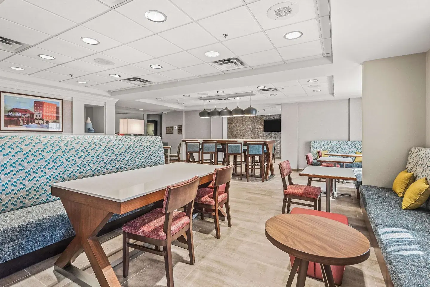 Hampton Inn Columbus-North Bar