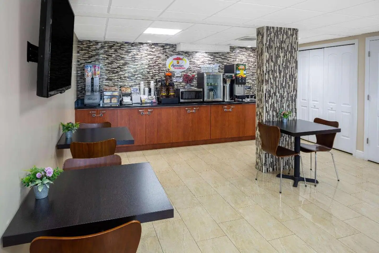 Super 8 by Wyndham Bradenton Sarasota Area LOUNGE_LOBBY