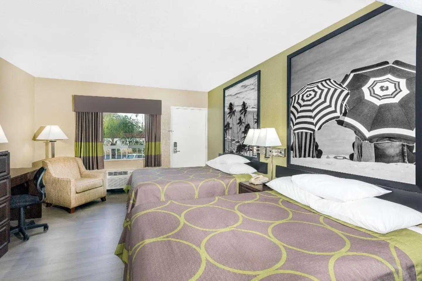 Super 8 by Wyndham Sarasota Near Siesta Key ROOM_EXAMPLE