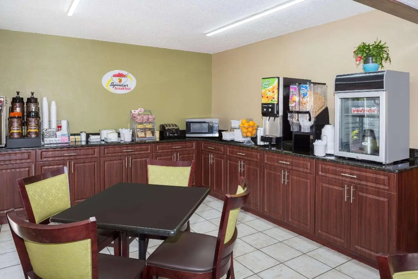 Super 8 by Wyndham Sarasota Near Siesta Key Bar