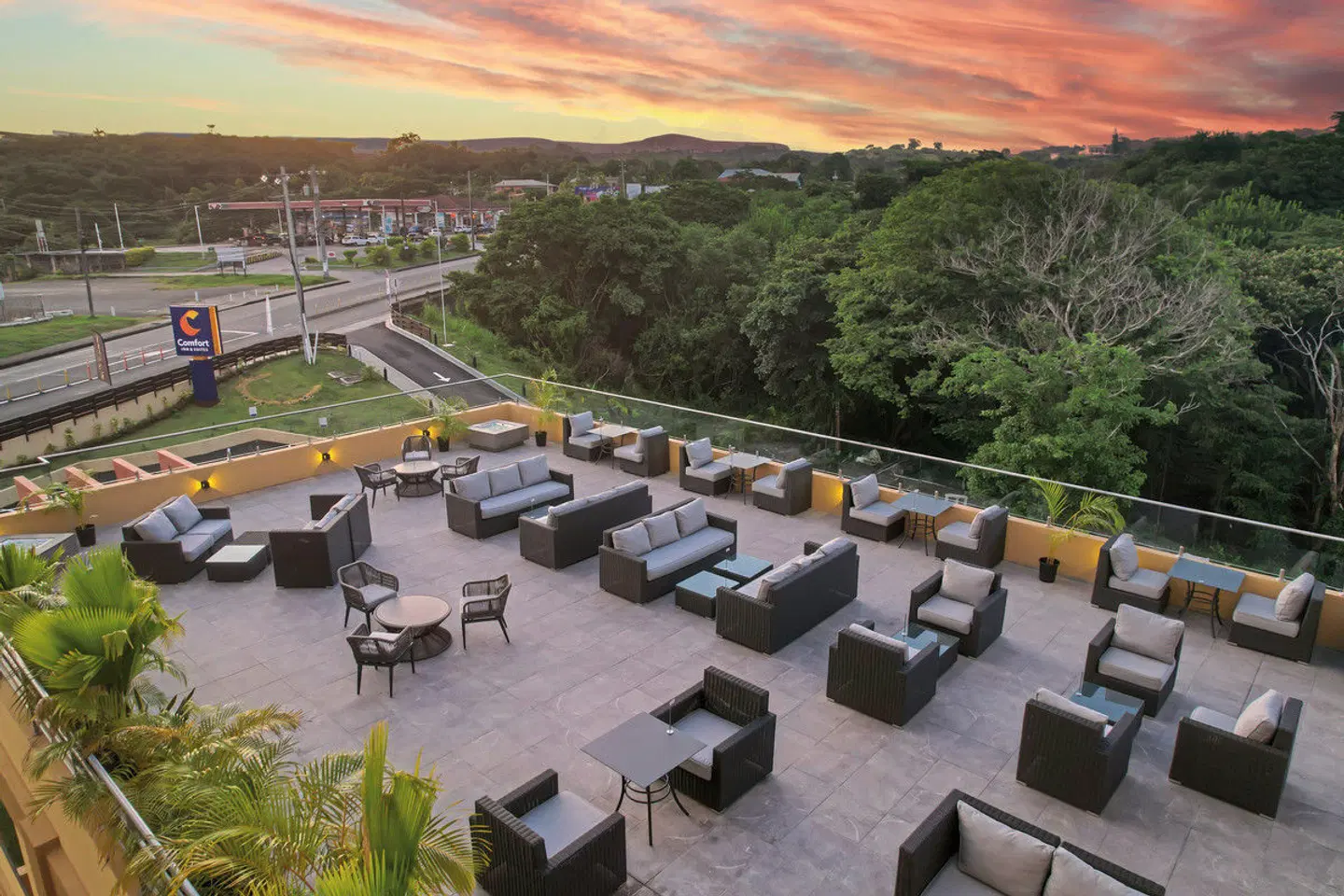 Comfort Inn & Suites Tobago Terrasse