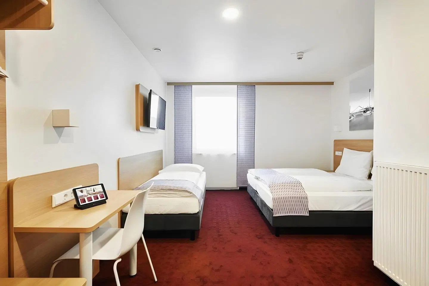 McDreams Hotel Düsseldorf-City ROOM_EXAMPLE