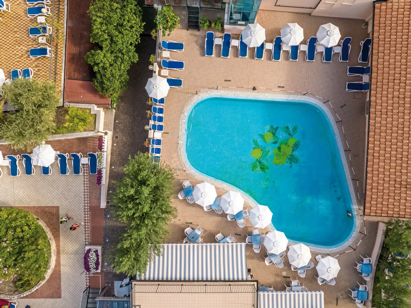 Garda Bellevue OUTDOOR_POOL