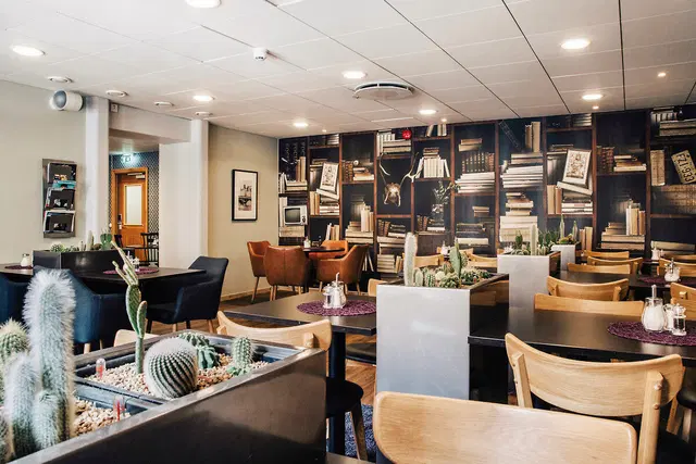 Best Western Kom Hotel Bar