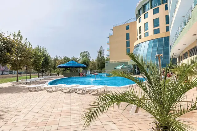 Ivana Palace OUTDOOR_POOL