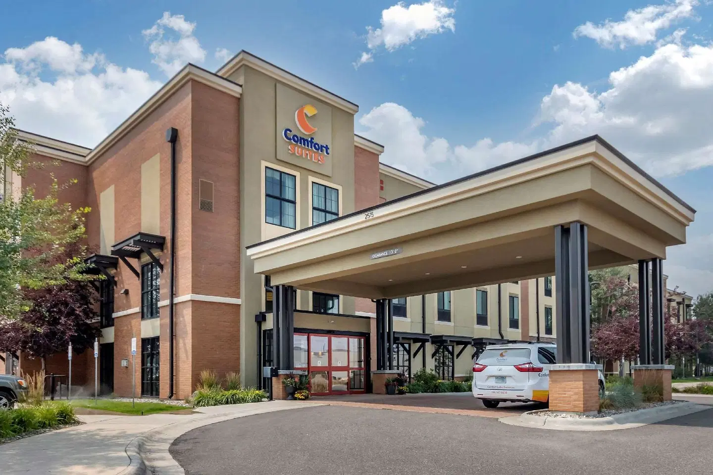 Comfort Suites Airport-University EXTERIOR