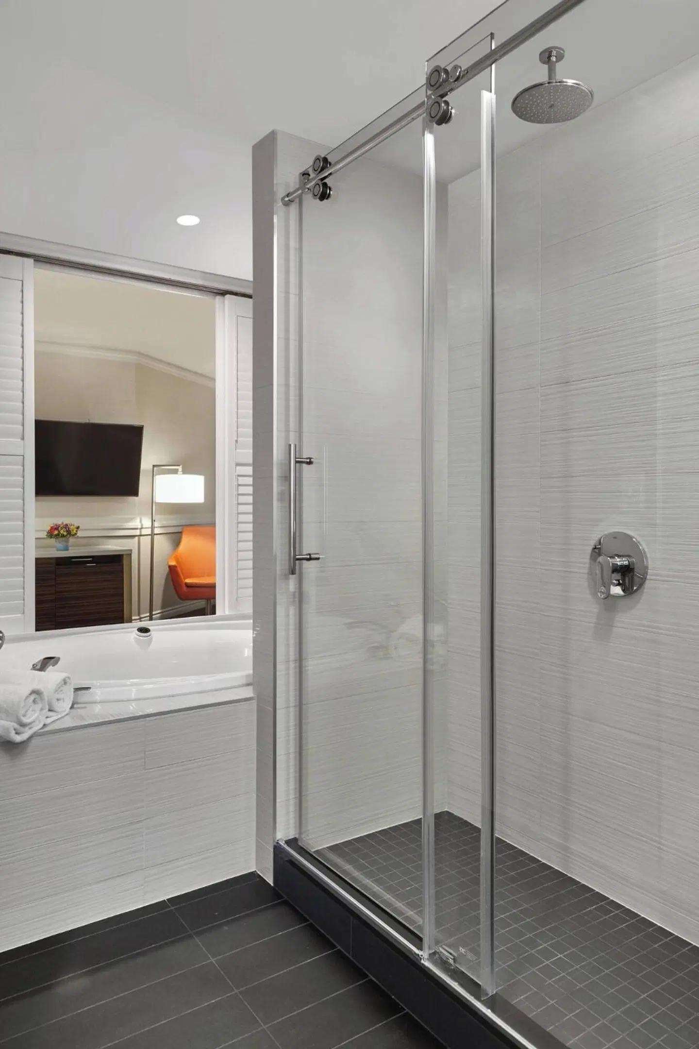 Delta Hotels by Marriott Edmonton Centre Suites Badezimmer