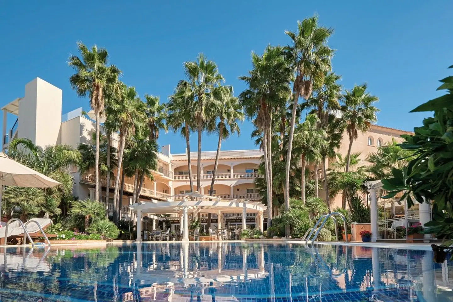 El Coto Boutique & Spa OUTDOOR_POOL