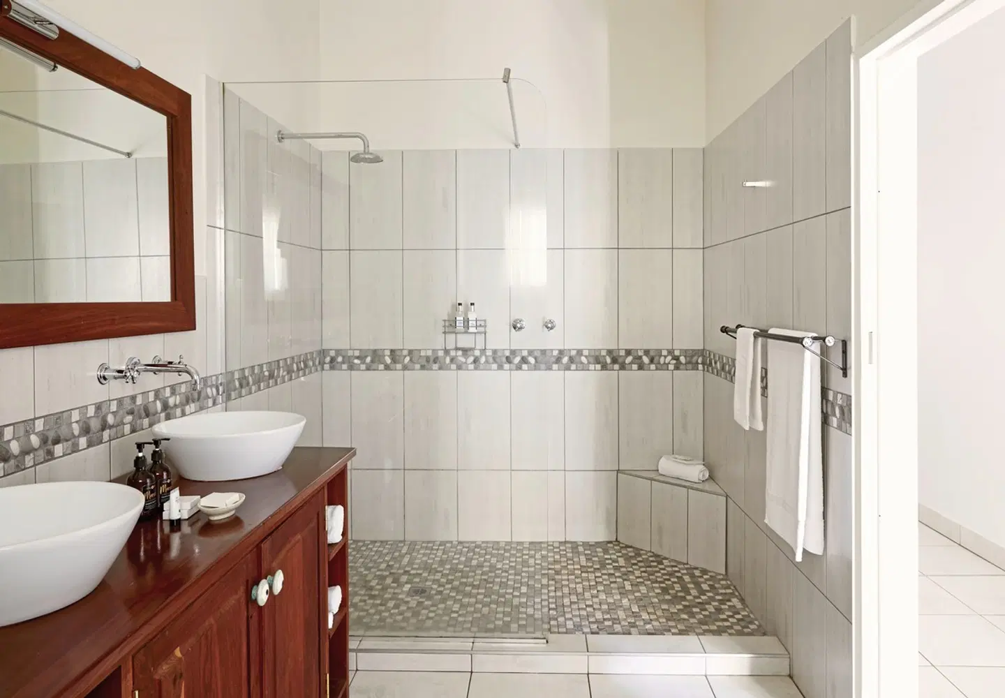 Batonka Guest Lodge Badezimmer