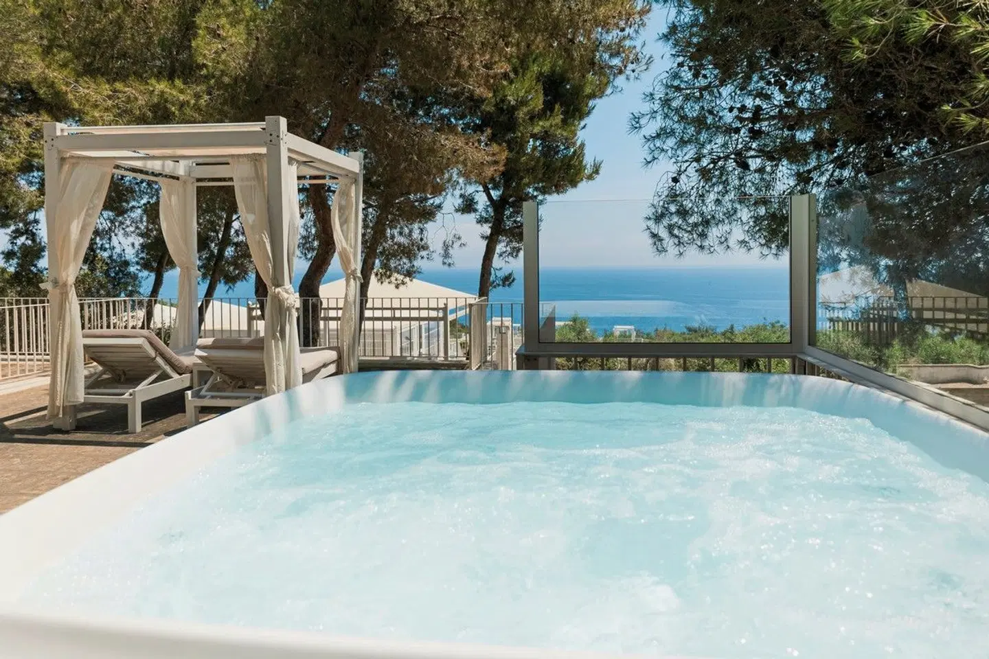 Marenea Suite Hotel OUTDOOR_POOL
