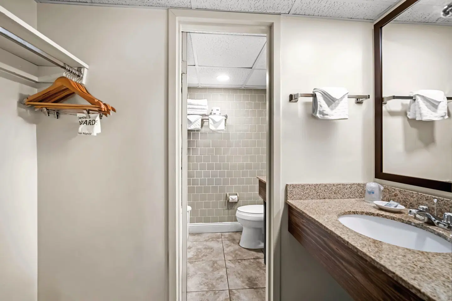 Best Western Merry Manor Inn Badezimmer