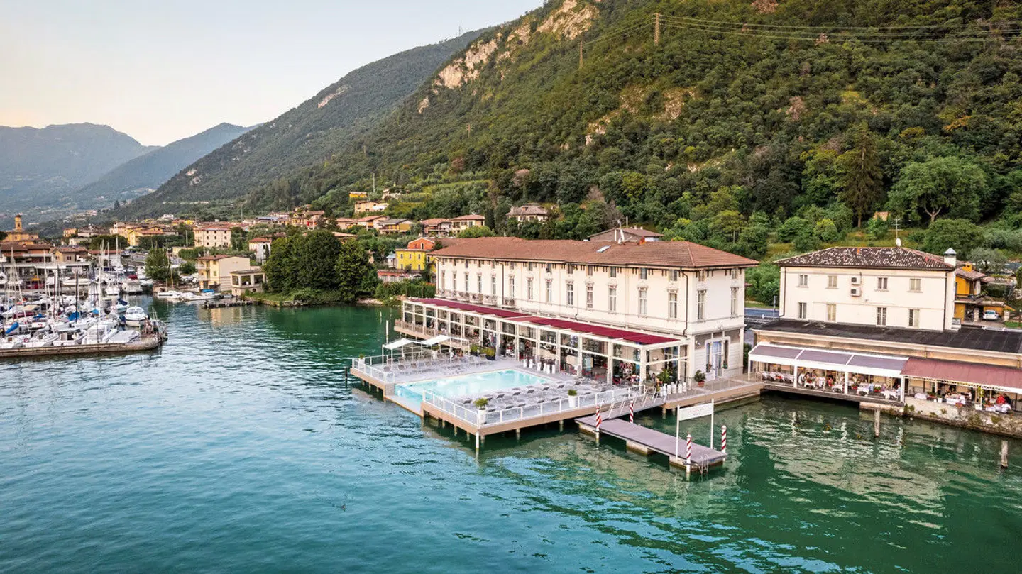Araba Fenice EXTERIOR