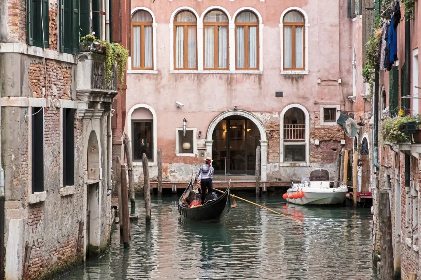 AllAngelo Art Hotel EXTERIOR