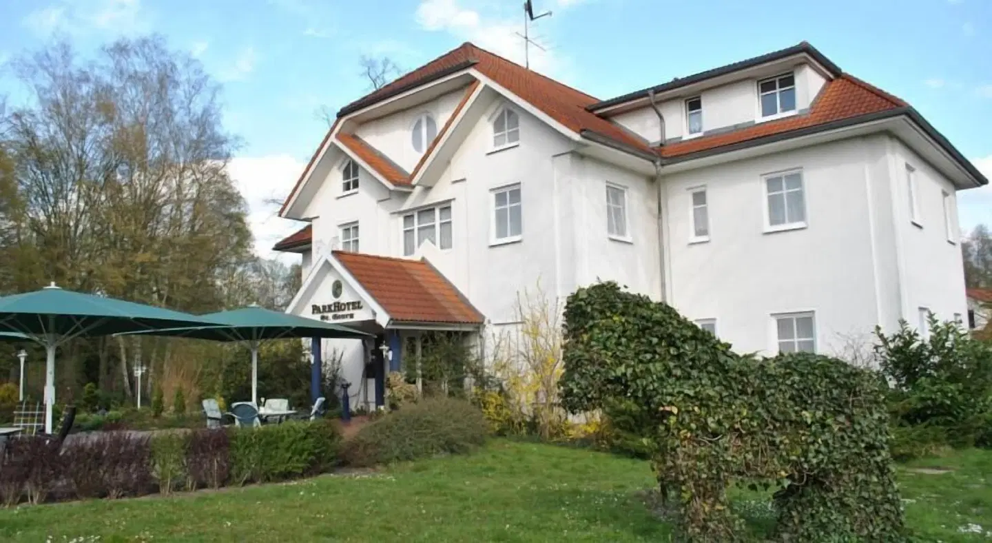 Parkhotel Neustadt EXTERIOR