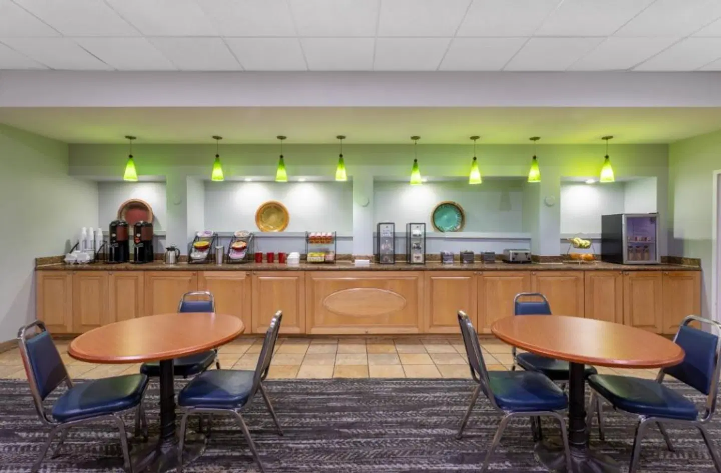 Ramada by Wyndham West Palm Beach Airport Bar