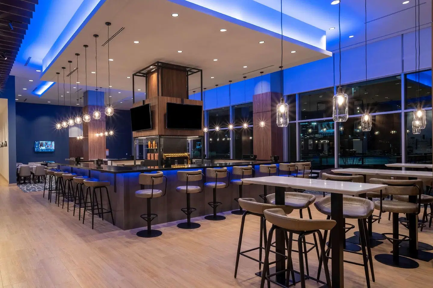 La Quinta Inn & Suites by Wyndham Nashville Downtown / Stadium Bar