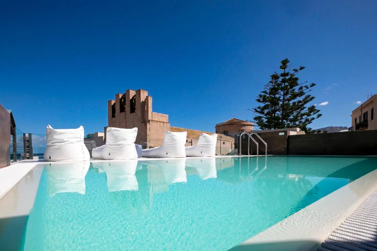 Azzoli Trapani - Apartments & Skypool OUTDOOR_POOL