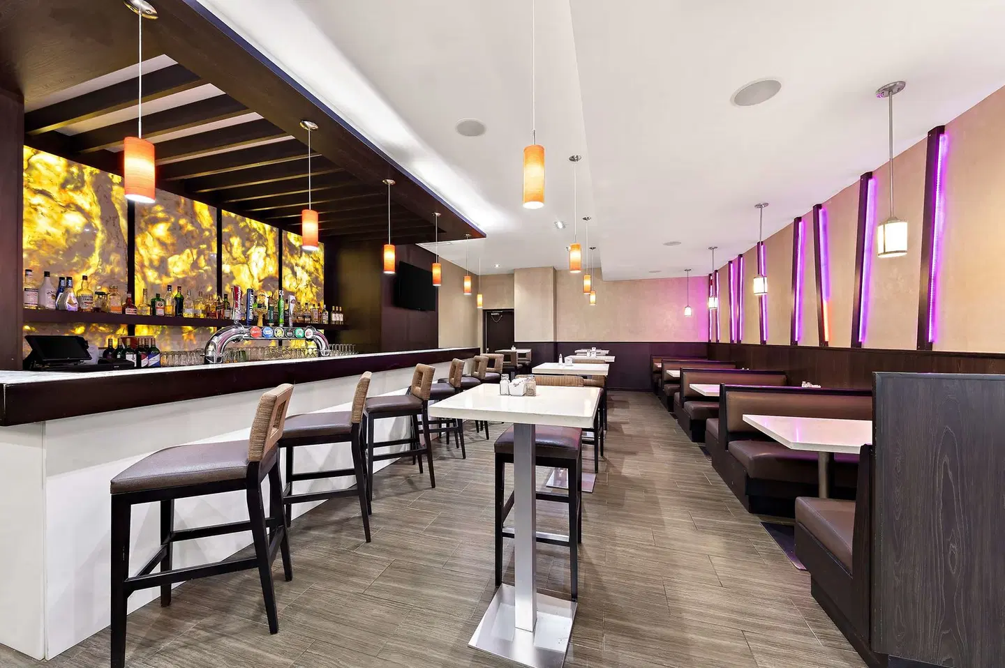 Best Western Plus Toronto North York Hotel & Suites Bar