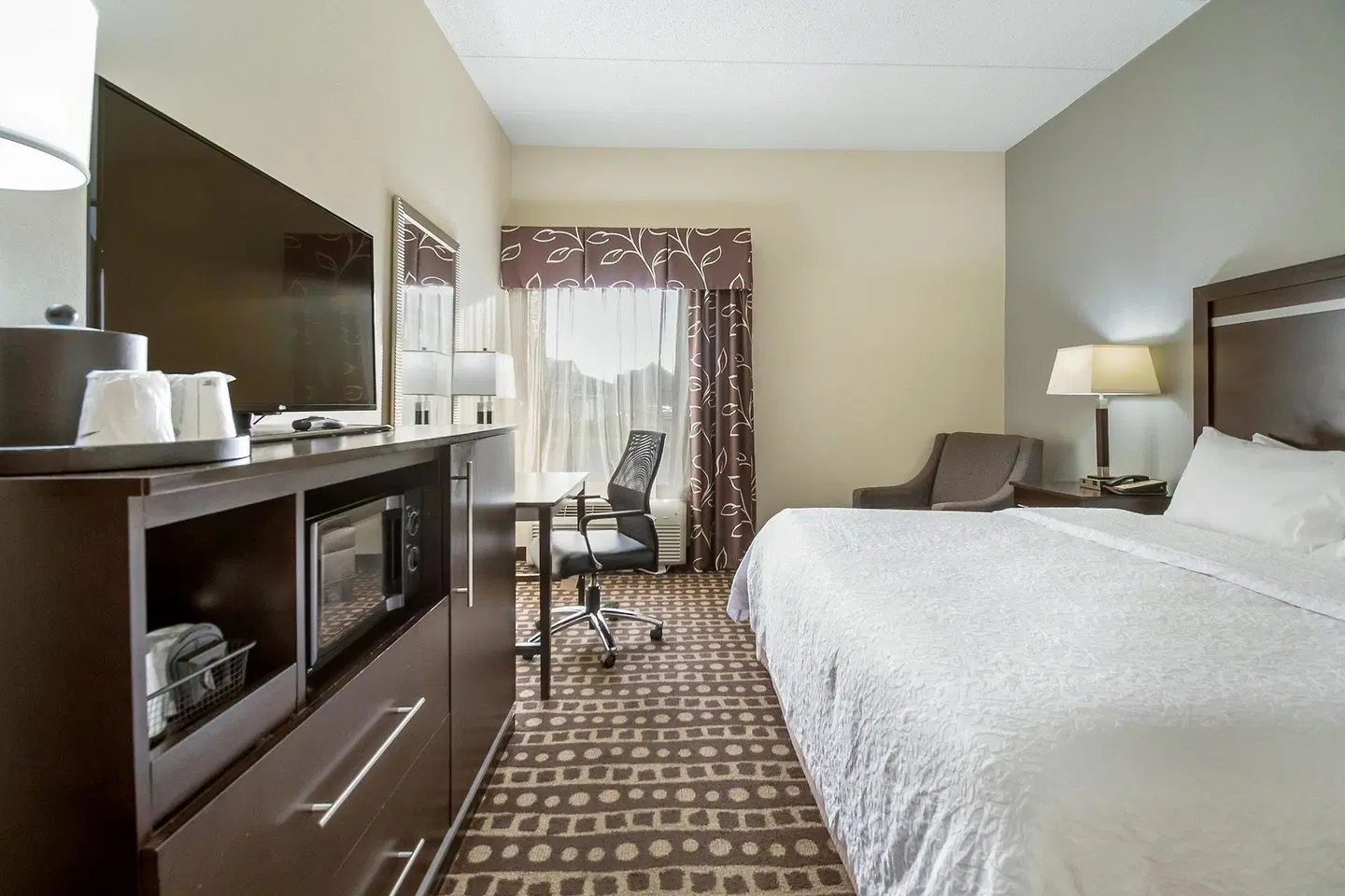 Hampton Inn West ROOM_EXAMPLE