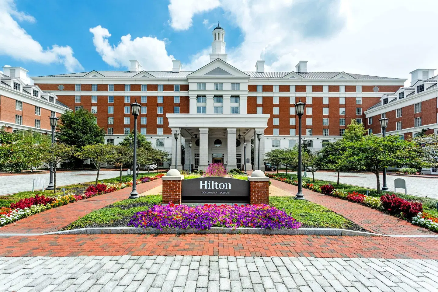 Hilton Columbus at Easton EXTERIOR
