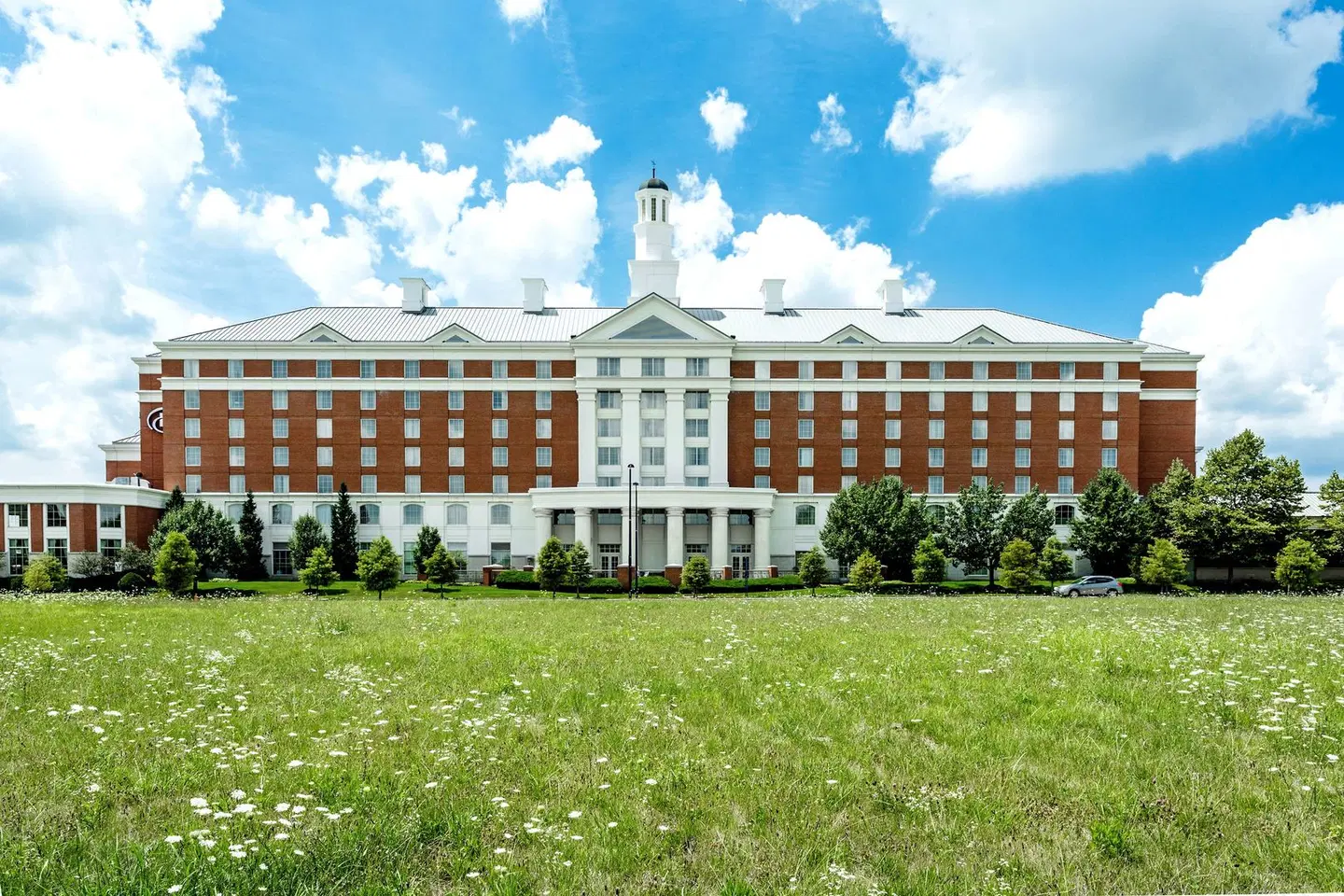 Hilton Columbus at Easton EXTERIOR