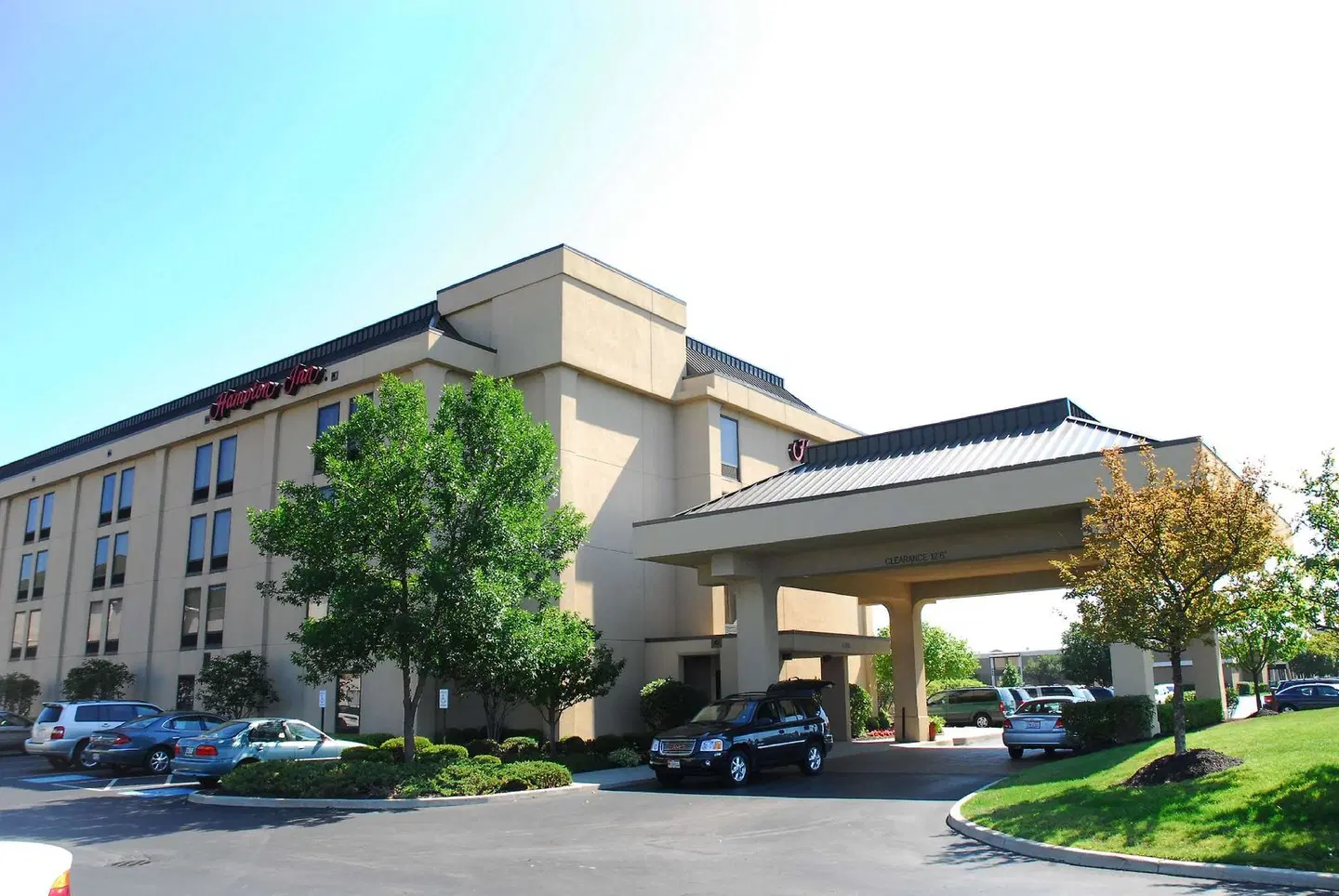 Hampton Inn Columbus-Airport EXTERIOR