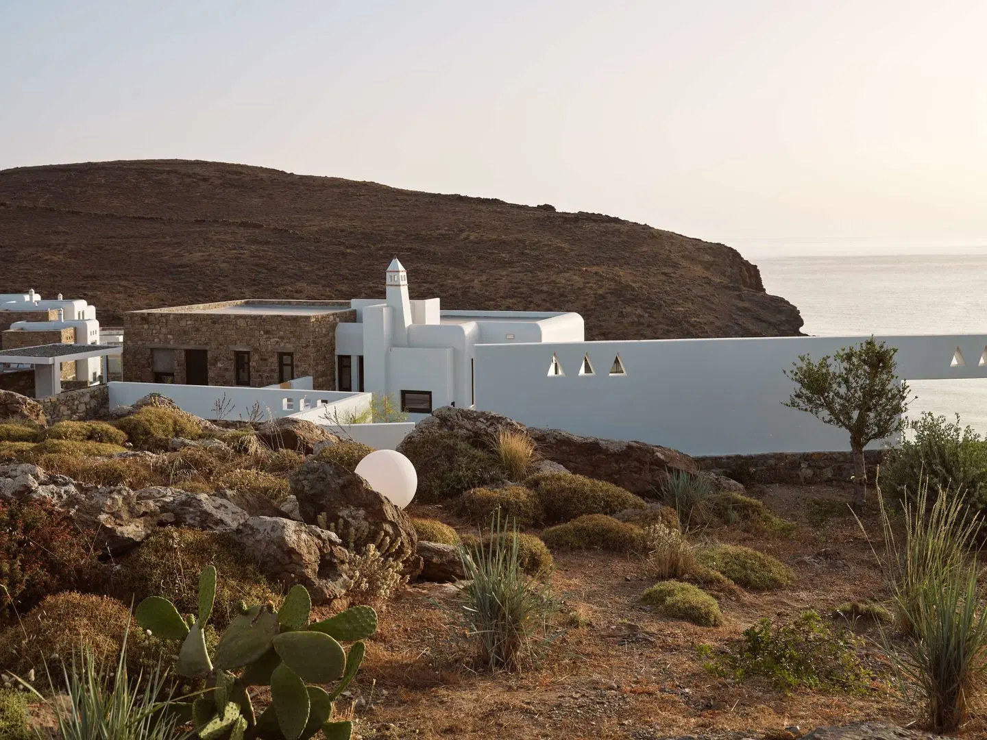 Semeli Coast Mykonos, Curio Collection by Hilton Tiere