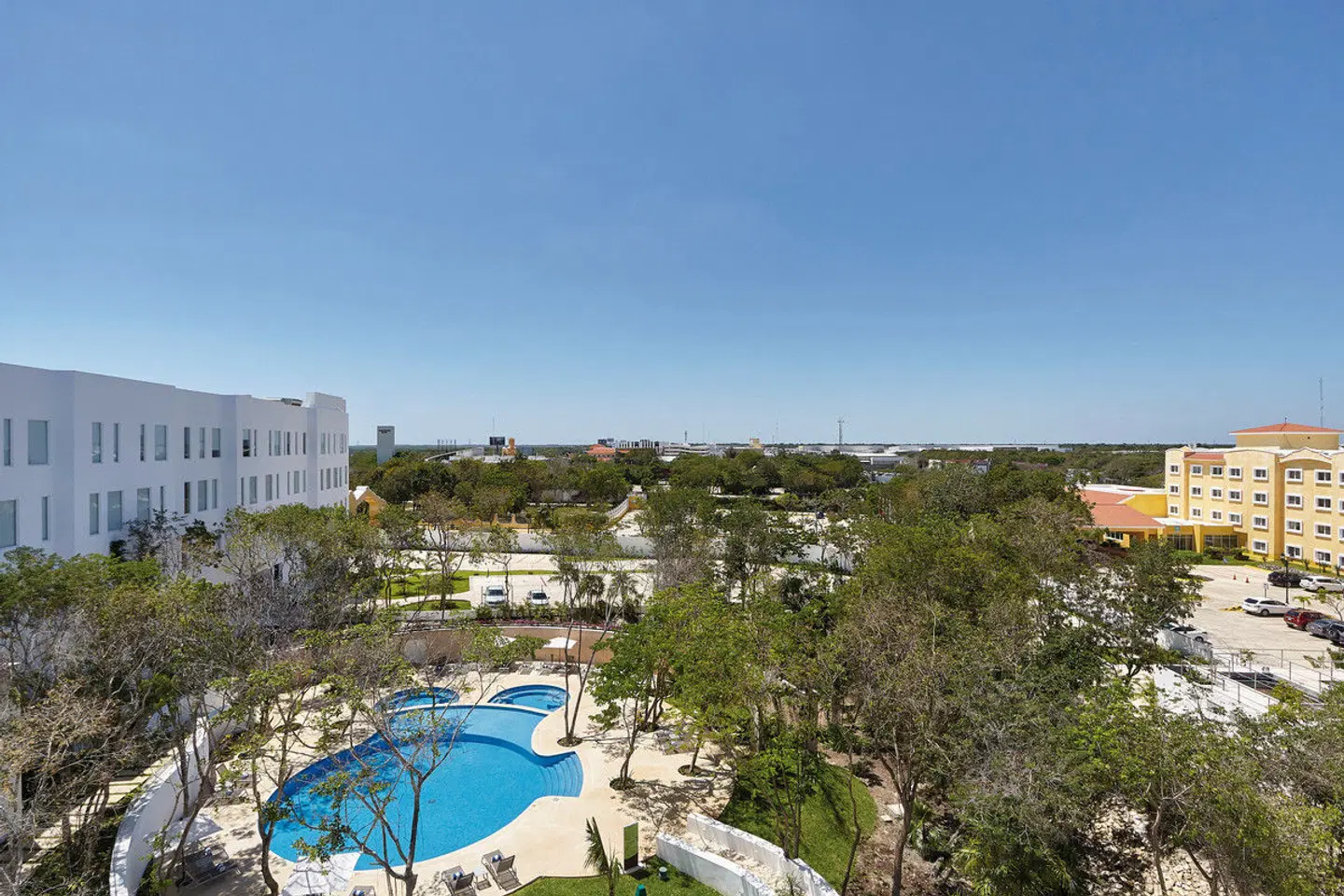 Fairfield Inn & Suites by Marriott Cancun Airport OUTDOOR_POOL
