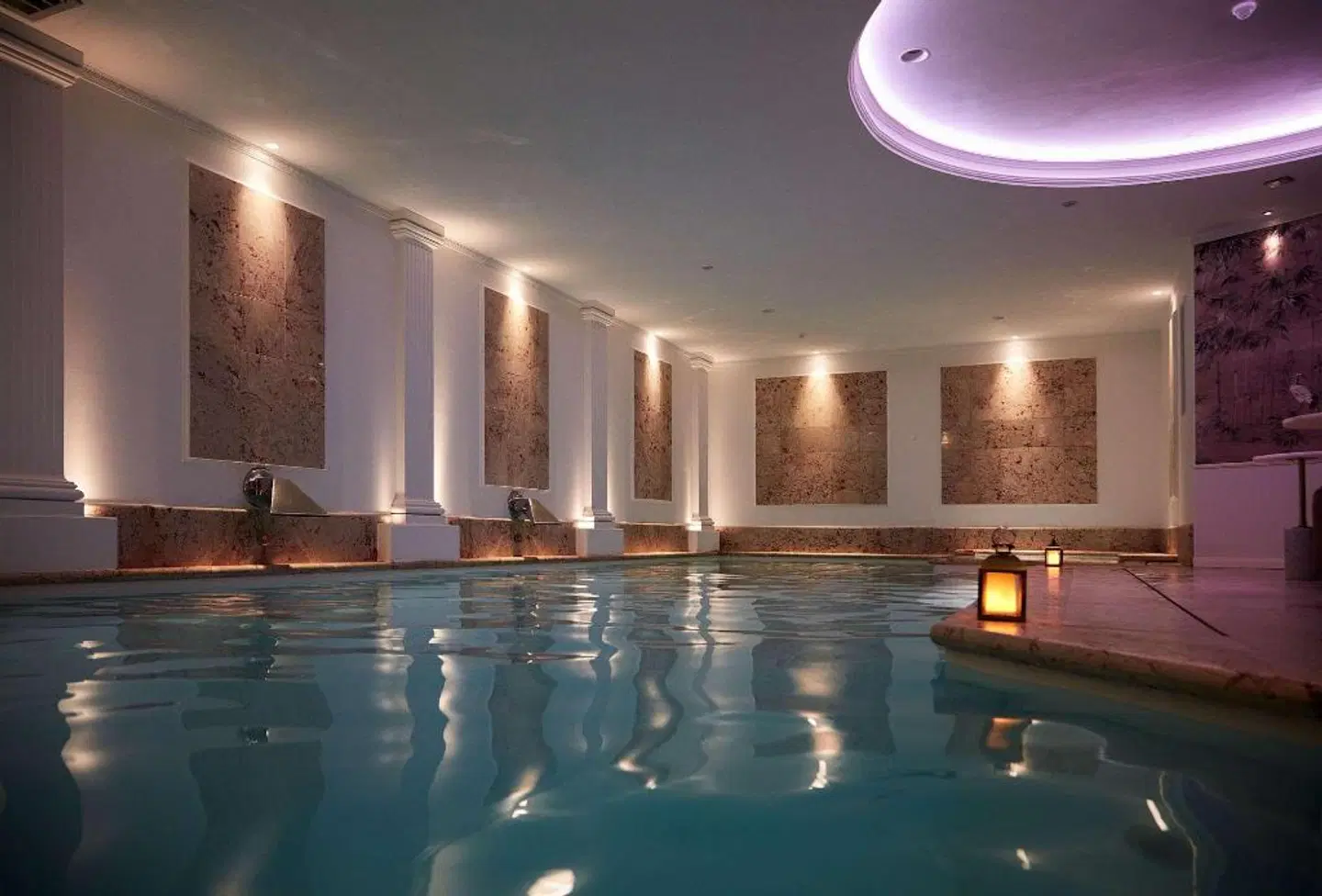 Paris j'adore Hotel & Spa Hallenbad